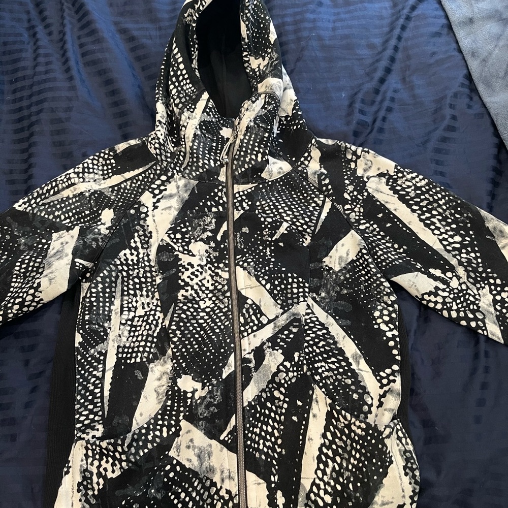 Lululemon scuba zip up hoodie, like new